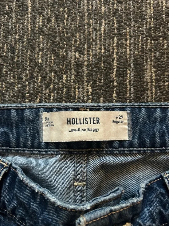 Hollister Straight-Leg Women’s Jeans in Medium Blue Wash - Picture 2 of 2